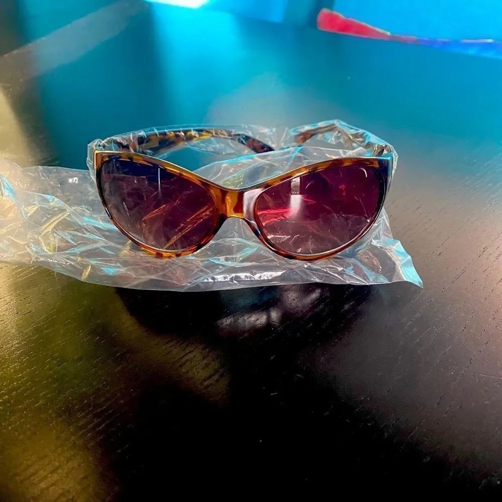 New! Foster Grant Sunglasses, Lightweight Tortoise Frame, Brown Lenses